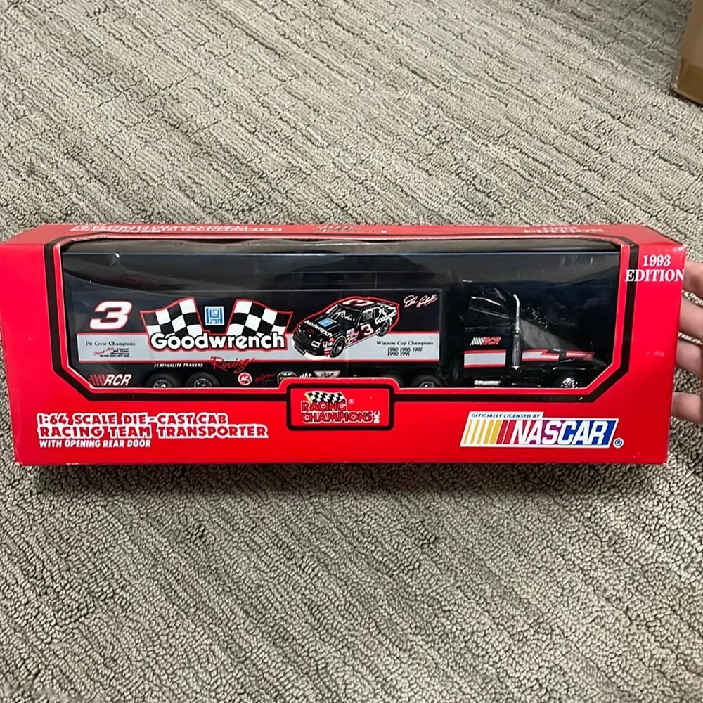 NASCAR Dale Earnhardt 1993 die cast cab racing team transporter NWT